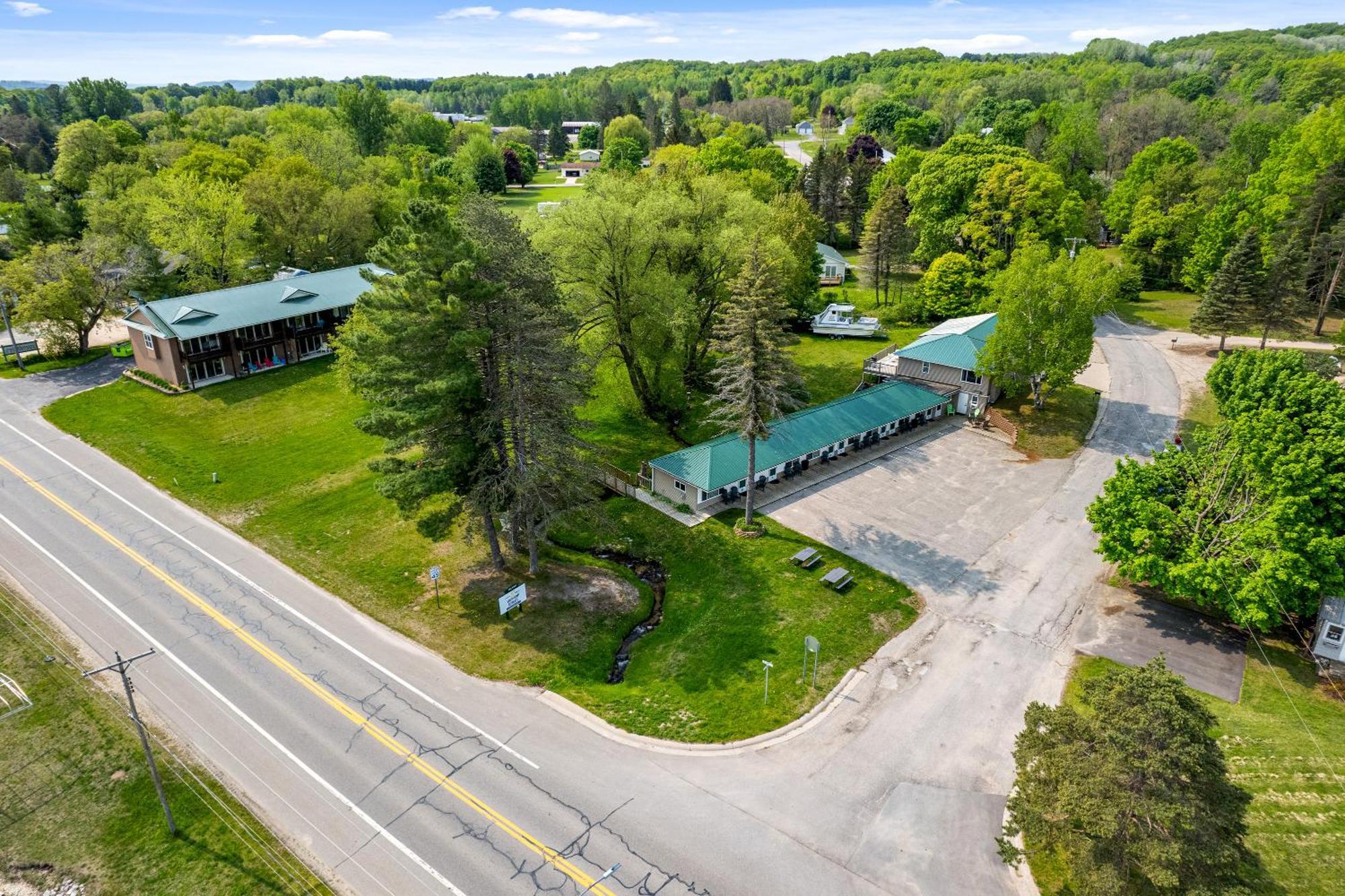 Motel South Arm Retreats à East Jordan Extérieur photo