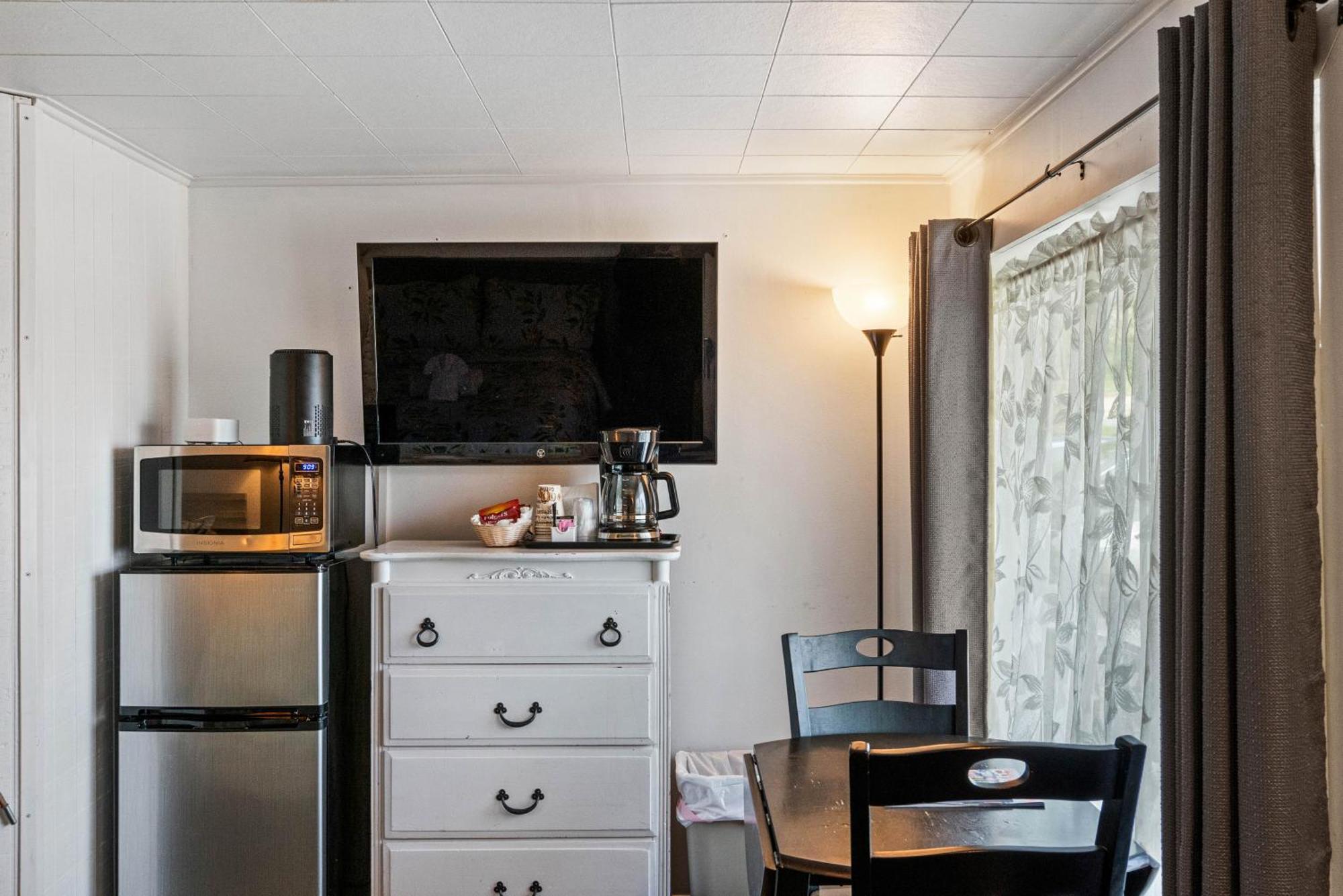 Motel South Arm Retreats à East Jordan Extérieur photo
