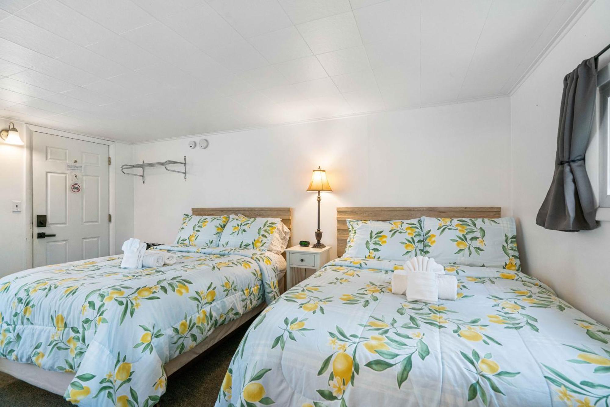 Motel South Arm Retreats à East Jordan Extérieur photo