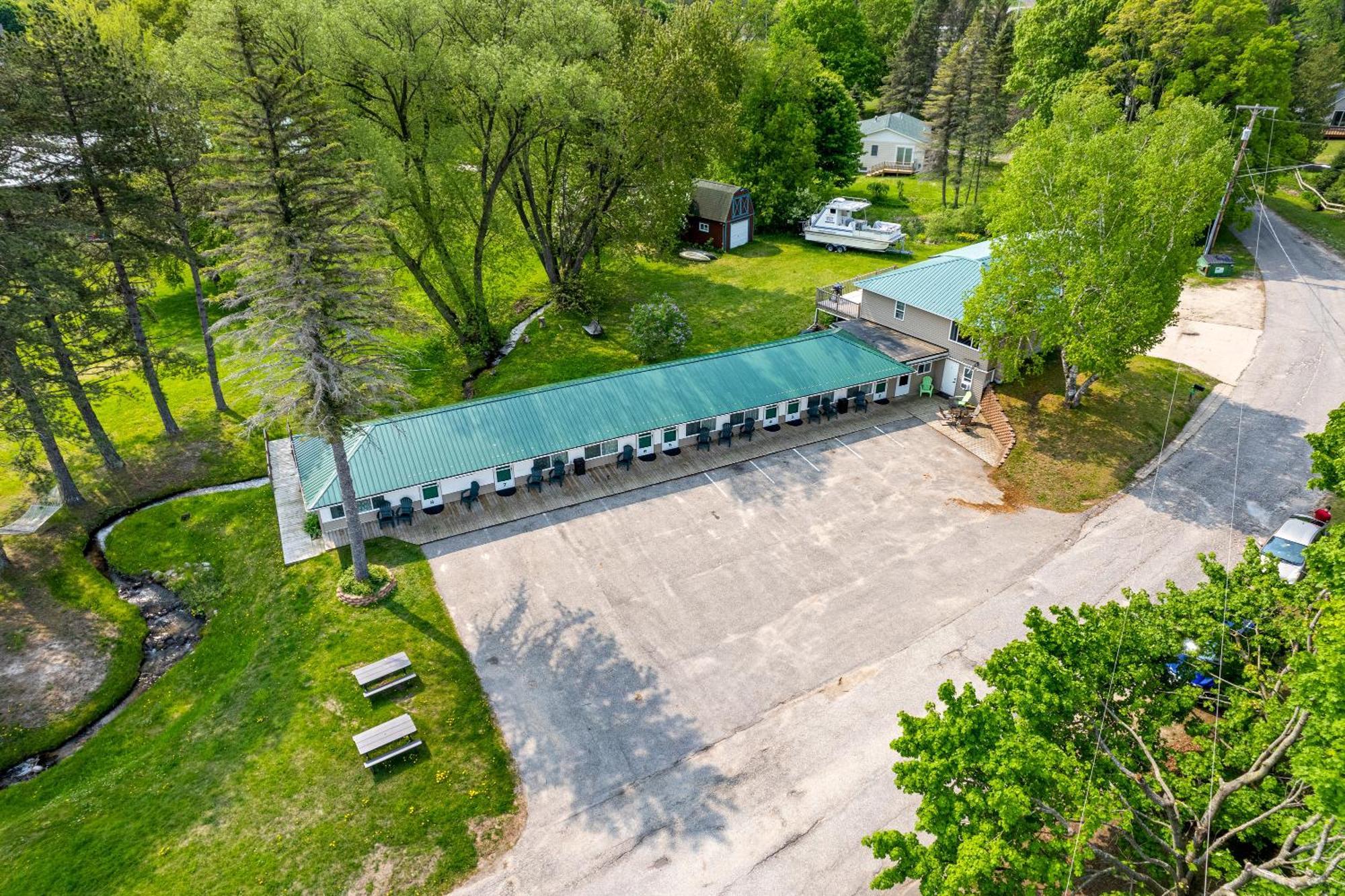Motel South Arm Retreats à East Jordan Extérieur photo